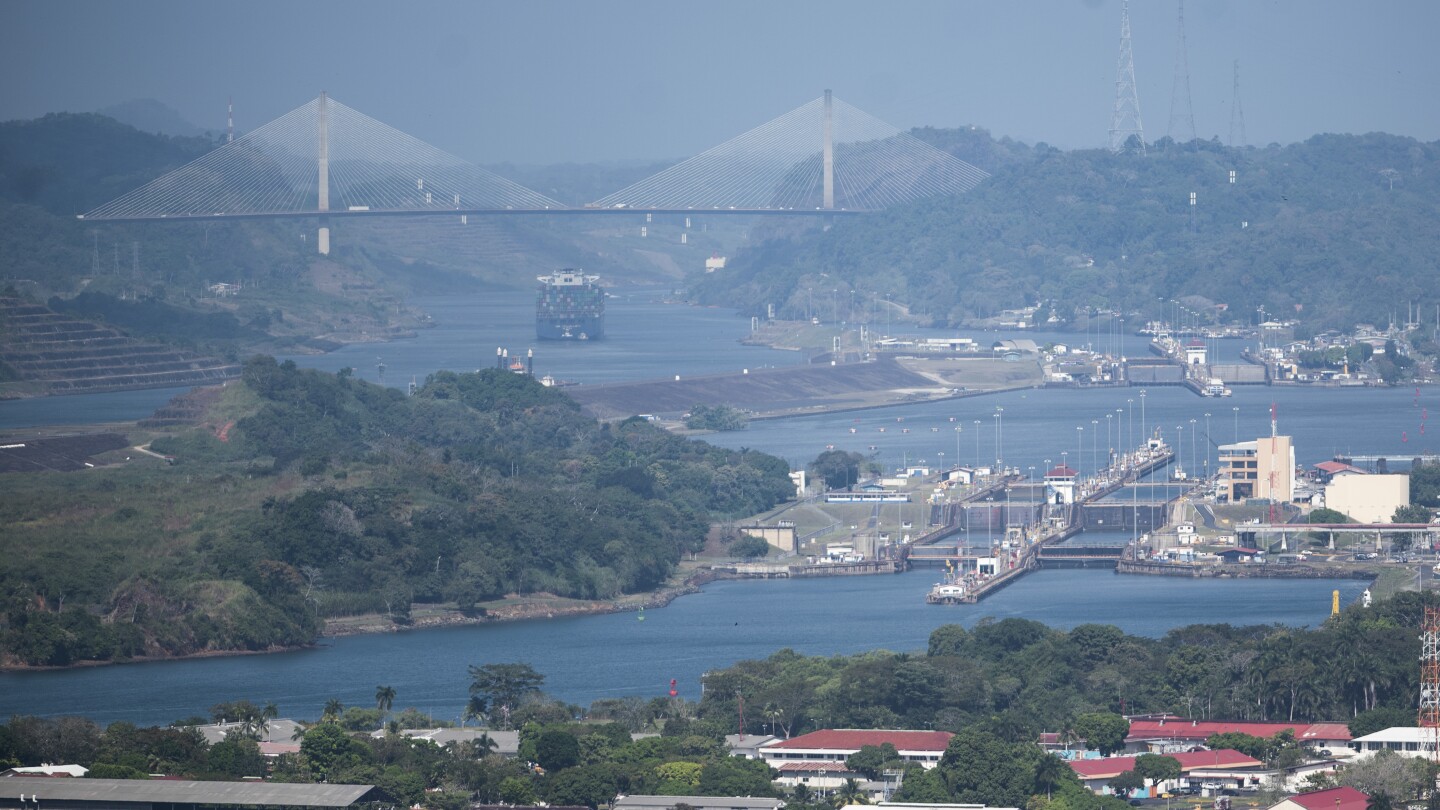 El Tráfico Del Canal De Panamá Se Reduce En Más