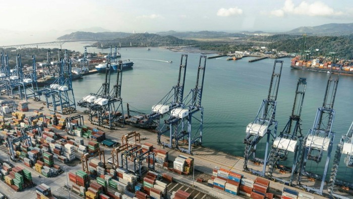 Blackrock para comprar puertos del canal de panamá después de